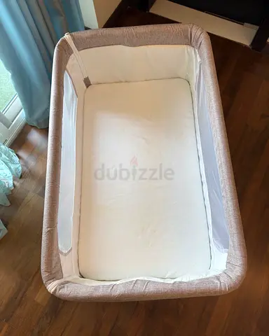 Lightweight Portable Baby Bassinet / Crib - Beige