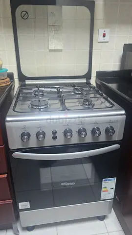 Super General freestanding gas cooker with oven - good condition. Pick up from Discovery Gardens