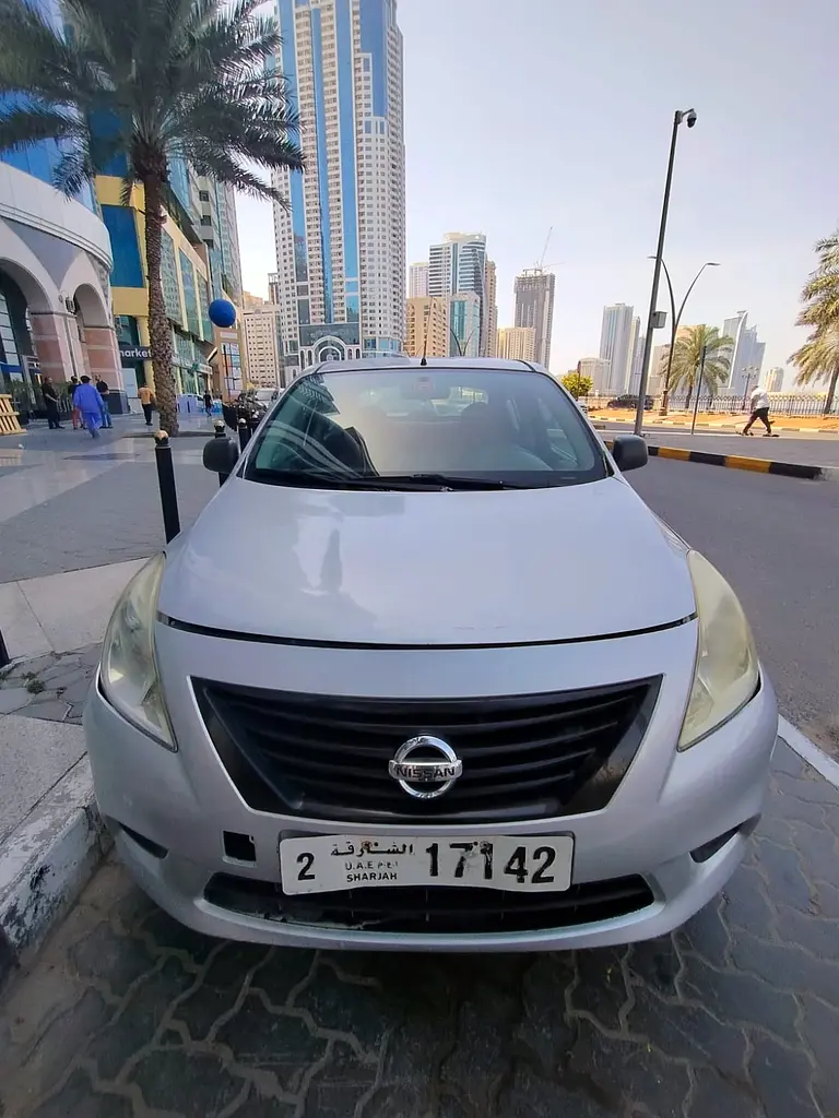 Nissan Sunny 2013 — photo 1 of 6