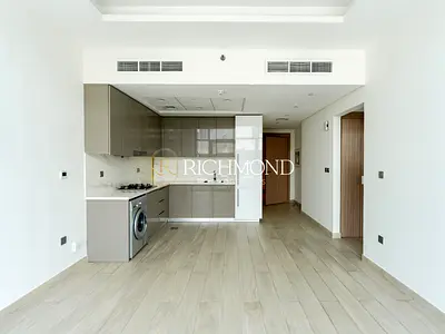 Boulevard View | Vacant | High Floor