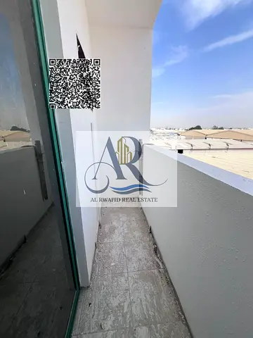 استديو ببلكونة للايجار السنوي في الصناعية للموظفين بسعر جيد جدا اغتنم الفرصة الان وبادر بالحجز التكيف علي المستاجر