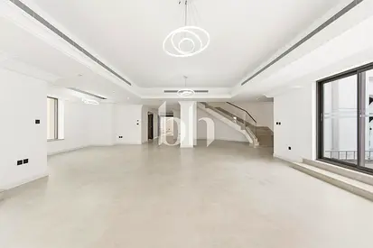 Upgraded Penthouse | Vacant | Panoramic Views