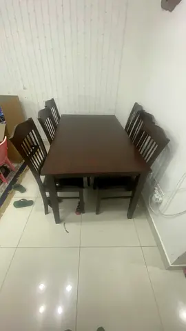 Dinning tale with chairs