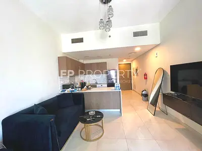 FULLY FURNISHED / POOL VIEW /NEXT TO CIRCLE MALL