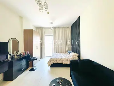 FULLY FURNISHED / POOL VIEW /NEXT TO CIRCLE MALL