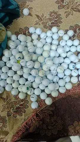 Golf balls mixed brands available good condition like new.