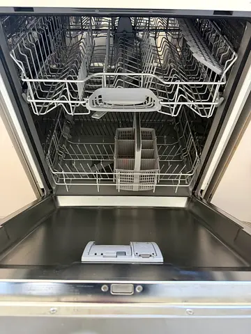 Built-in Stainless Steel Dishwasher – Good Working Condition