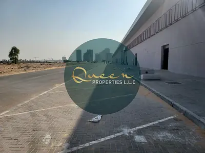 مجمع تجاري فاخر للإيجار بالزاهية عجمان مباشرة على محمد بن زايد