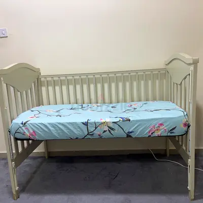 Classic white baby crib / cot in good condition
