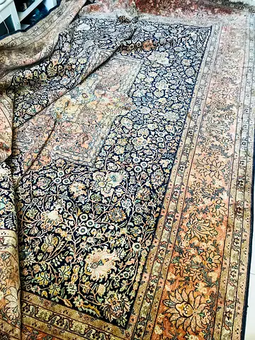 Handwoven 100% silk Kashmiri carpet/rug 270cm wide 370cm tall, only one in dubizzle