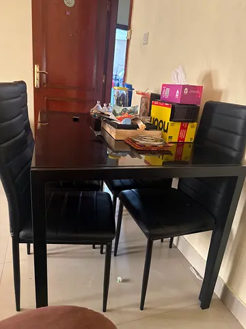 Simple black dining table with 6matching chairs - good condition