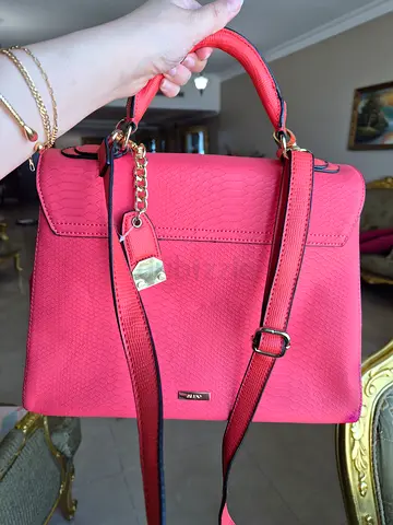 Aldo handbag - Coral textured womens handbag with detachable strap
