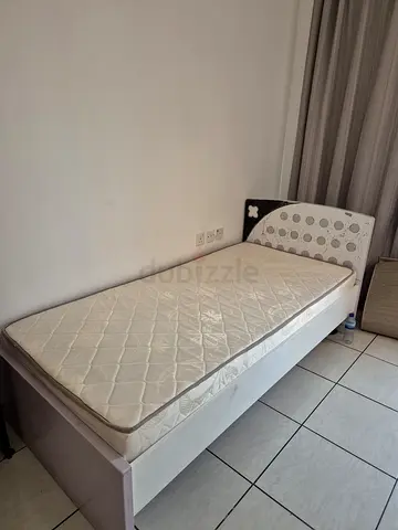 90x190 single bed with matress for sale