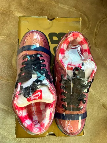 Brand new Nike low-top sneakers (unused, in box) - Red Lobster Dunks - US 9.5 - Brand new (wrapped)