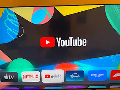 Smart TV (apps: Netflix, YouTube, Apple TV) — Working Condition