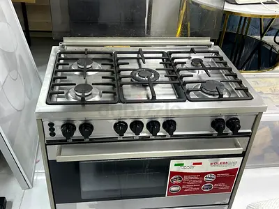 Gas oven with 5 burners