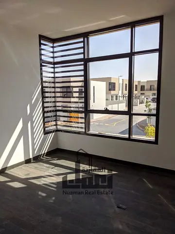 فيلا مستقلة زاوية بإطلالة على الحديقة للبيع في مشروع نسمة الشارقة