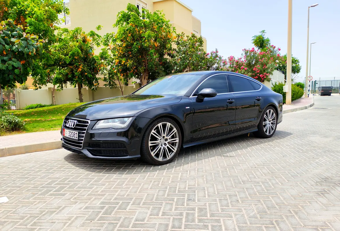 Audi A7 2013 — photo 1 of 17