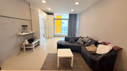 SPECIOUS | UNFURNISHED | VACANT
