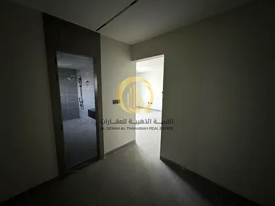 للبيع فيلا مميزة في مزيرعة B و السعر: 2,200,000 درهم بمساحه الارض 3272 قدم