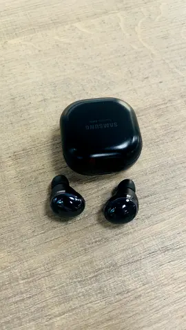 Samsung Galaxy Buds (wireless earbuds) with charging case
