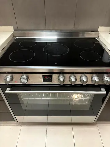 Stainless Steel Electric Cooker with 5 Burners - Good Condition