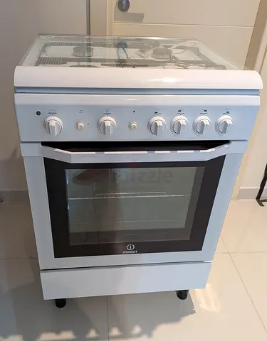 Indesit Freestanding Gas Cooker with Oven - Good Condition