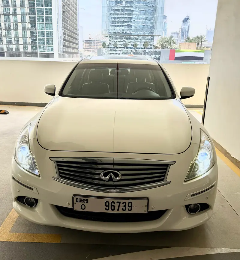 Infiniti G25 2014 — photo 1 of 5