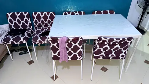 IKEA - EXTENDABLE DINING TABLE WITH 6 CHAIRS