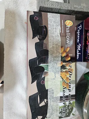 12-piece porcelain cup and saucer set (Shallow brand)