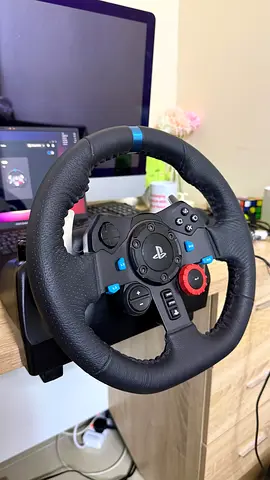 PlayStation and PC compatible Racing Wheel with Pedals, excellent Condition and open to negotiation