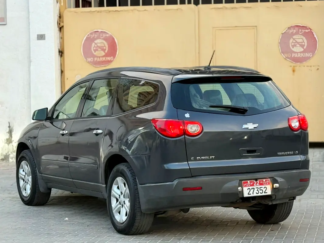 Chevrolet Traverse 2012 — photo 1 of 18