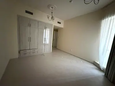 اطلاله بانوراما ب تكييف مجاني وجيم ومسبح مجاني موقع حيوي ومميز قريب من كل الخدمات مثل المقاهي والمتاجؤ وقريب من مخرج  دبي