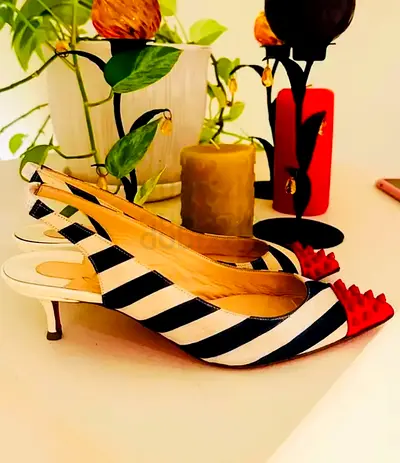 Authentic christian loubotin size 38 in good condition comes with dust bag