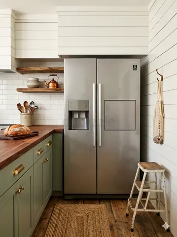 Samsung latest model side by side refrigerator with water depanser and ice maker mini bar