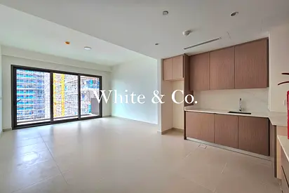 Brand New | Vacant | Close To The Mall