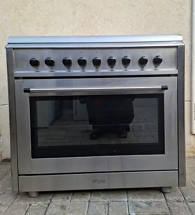 Gas cooker 5burners size 90x60cm,  Geepas Brand Cooker