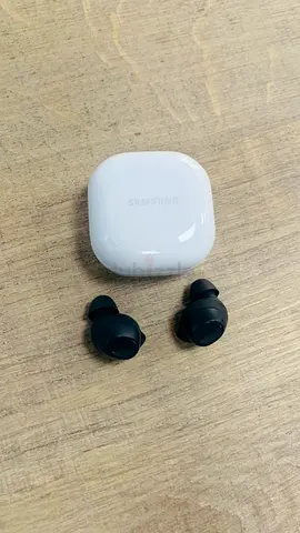 Samsung Galaxy true wireless earbuds with charging case - used