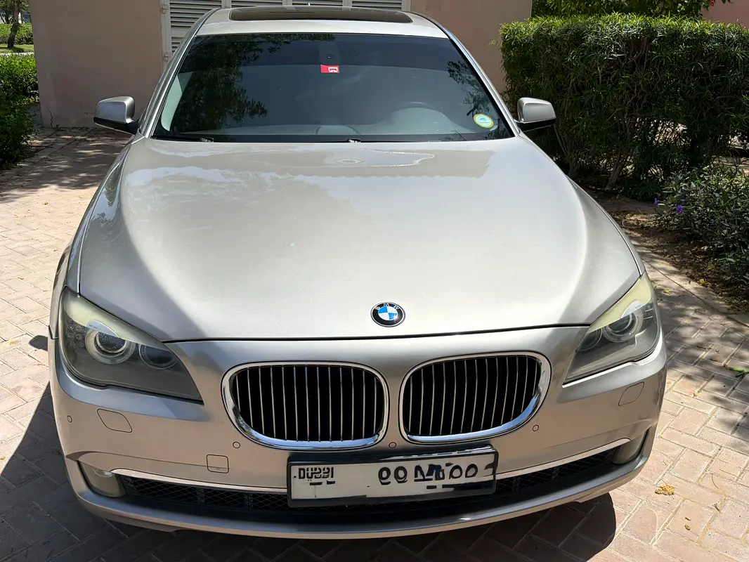 BMW 7-Series 2011 — photo 1 of 14