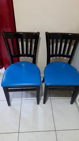 2 chairs for AED 80