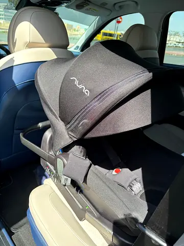 Nuna PIPA Infant Car Seat with Base - Excellent Condition
