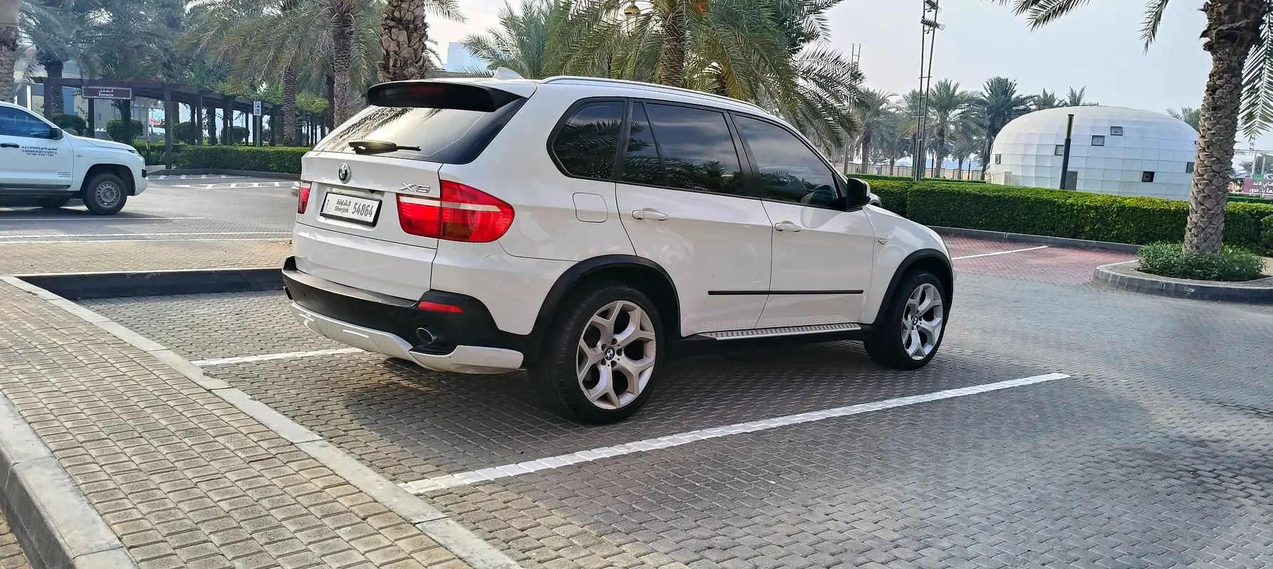 BMW X5 2010 — photo 1 of 10