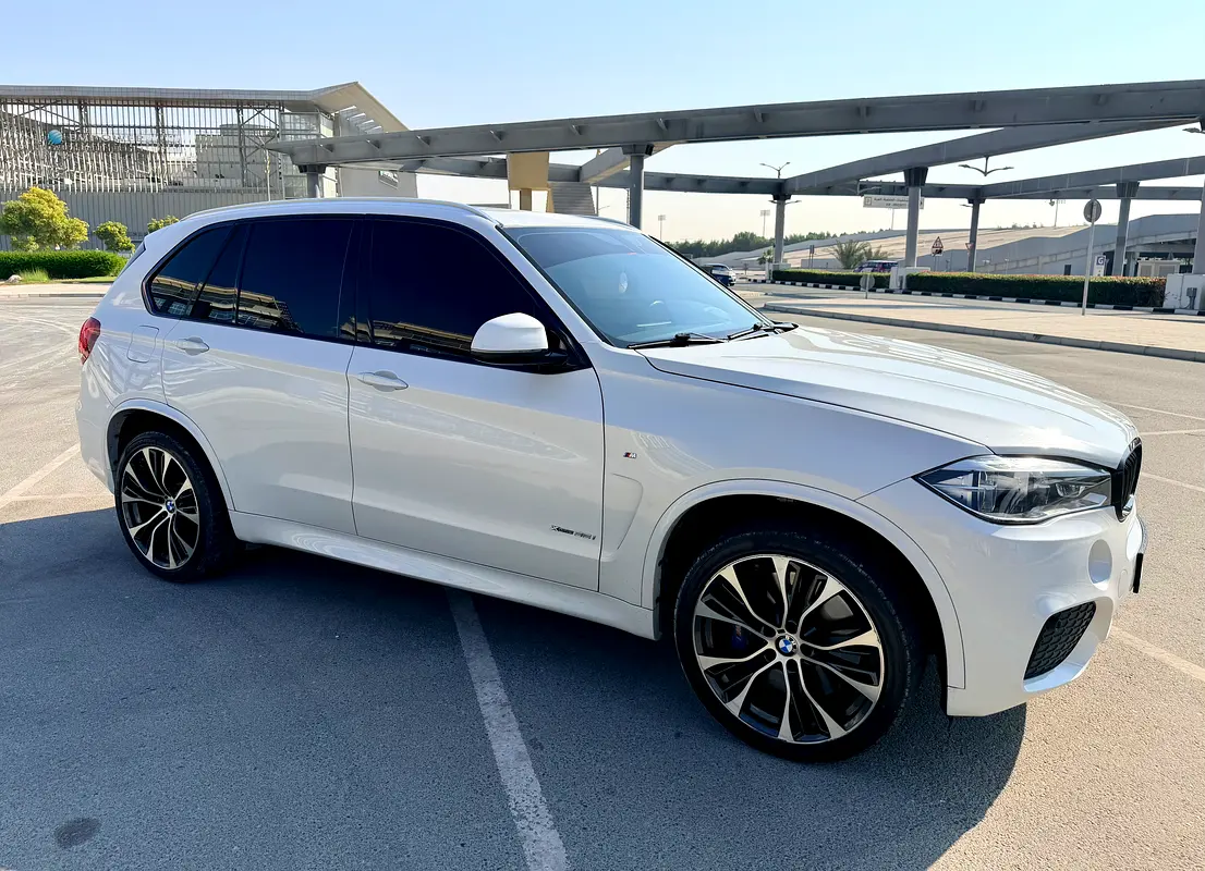 BMW X5 2018 — photo 1 of 10