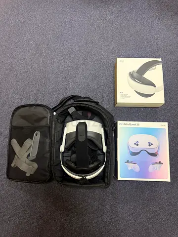 Meta quest 3s with kiwi head strap and travel bag