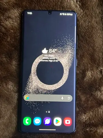 Samsung Galaxy S21 Ultra smartphone in good working condition