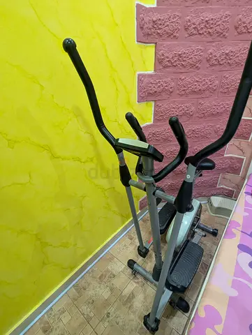 LifeGear Elliptical Trainer - Compact Home Cross Trainer, Good Working Condition