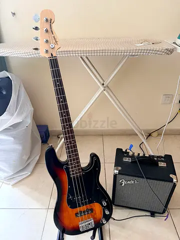 Fender-style 4-String Electric Bass Guitar with Small Amp — Sunburst