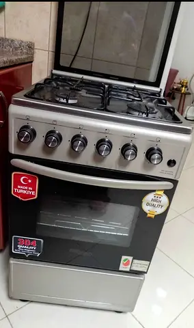 Used freestanding gas cooker with oven - good condition