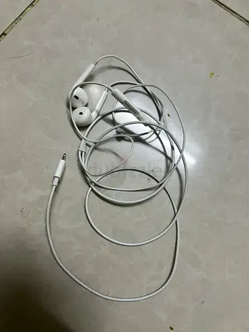 Used Apple Lightning EarPods with Remote and Mic - Good Working Condition