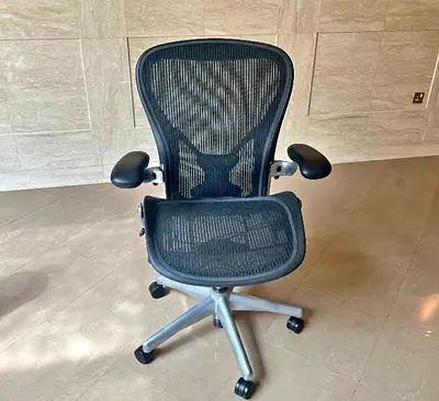 For selling Herman Miller Areon classic chair size B size and C available